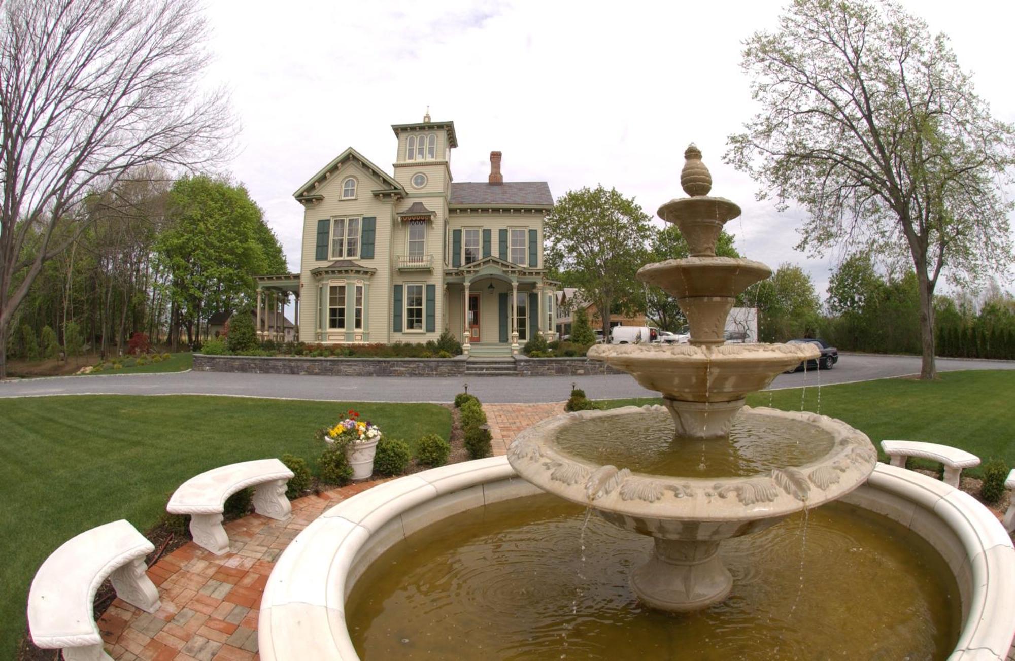 Jedediah Hawkins Inn Jamesport Exterior photo