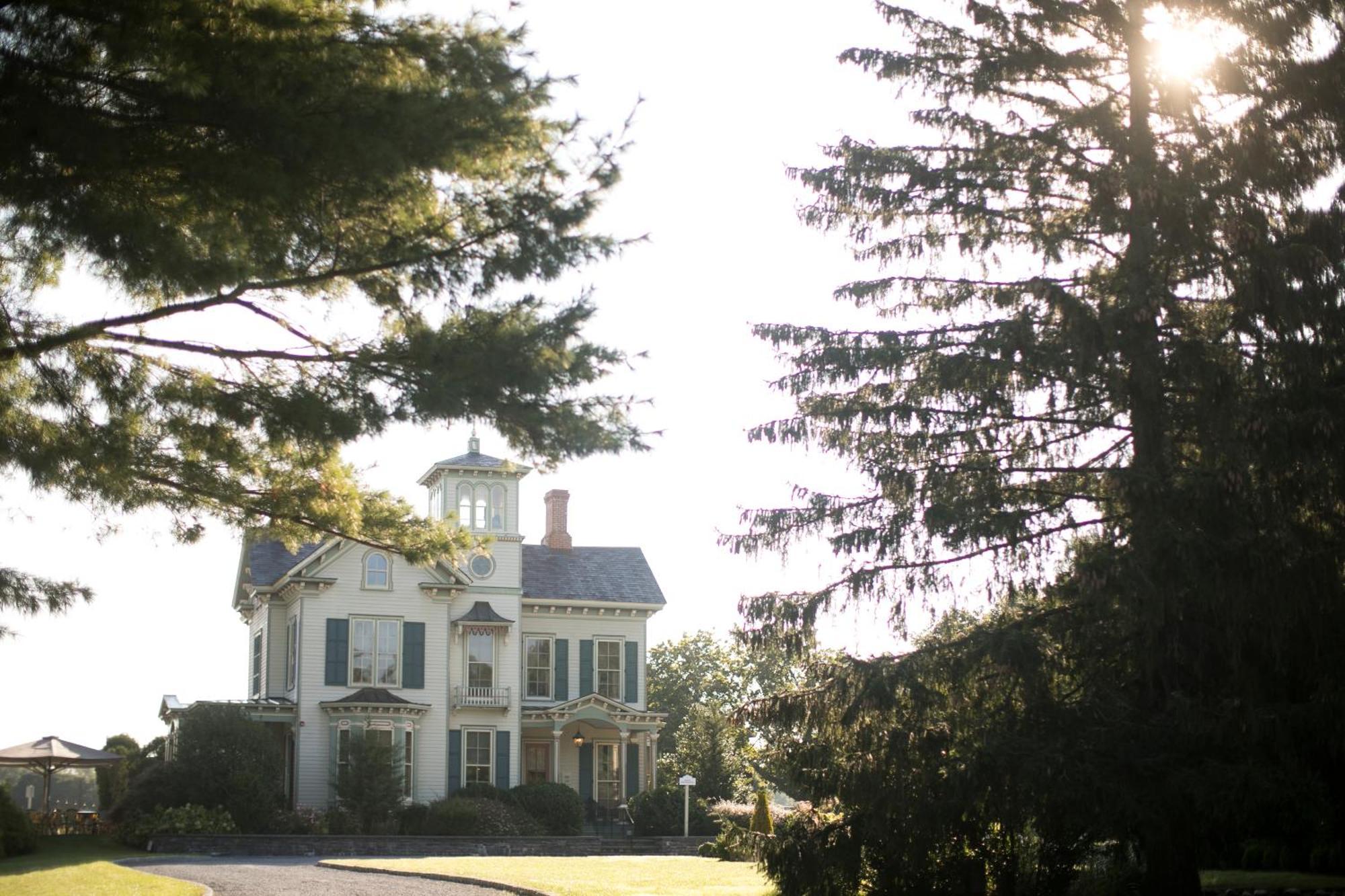 Jedediah Hawkins Inn Jamesport Exterior photo