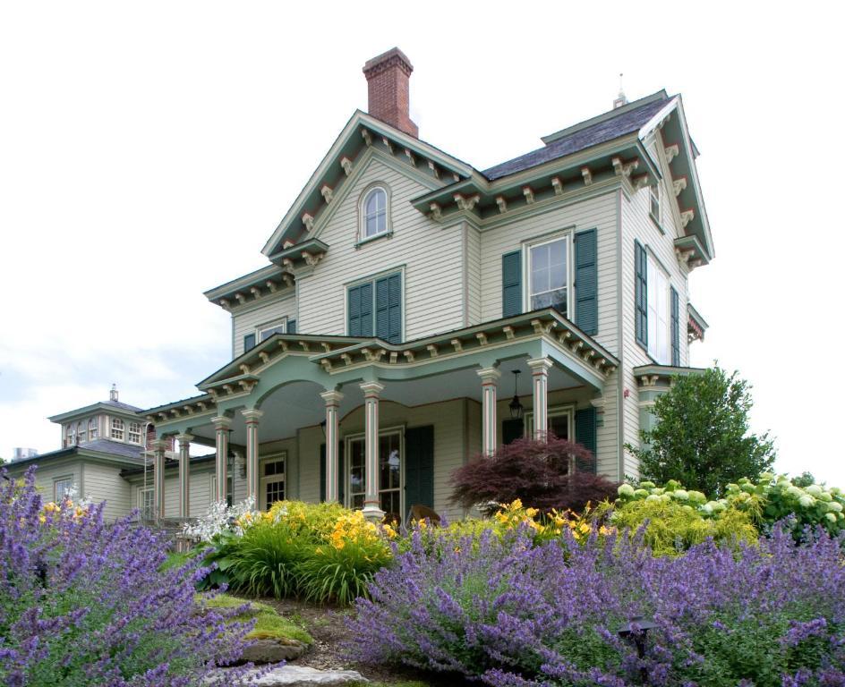 Jedediah Hawkins Inn Jamesport Exterior photo